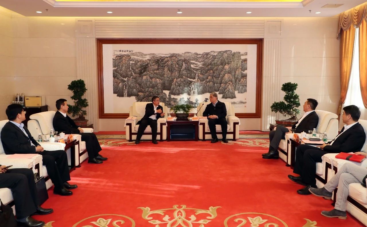 雷凡培會見中國船級社黨委副書記、總裁莫鑒輝一行