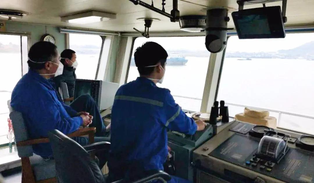 2月24日，“武船拖一號”開赴武昌碼頭待命